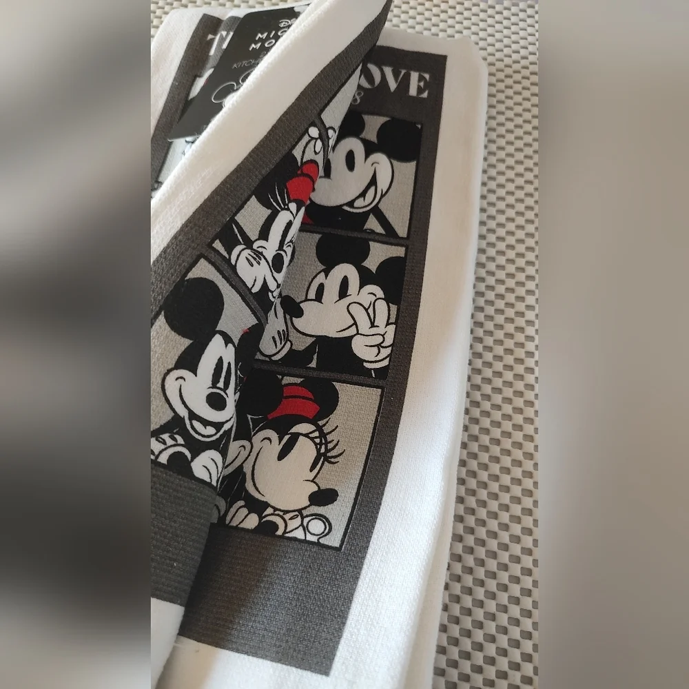 2 pack Disney Mickey Mouse Kitchen Towels Mickey and Minnie Mouse Photo NWT